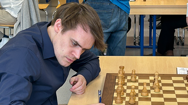 Matthias Blübaum an Brett zwei