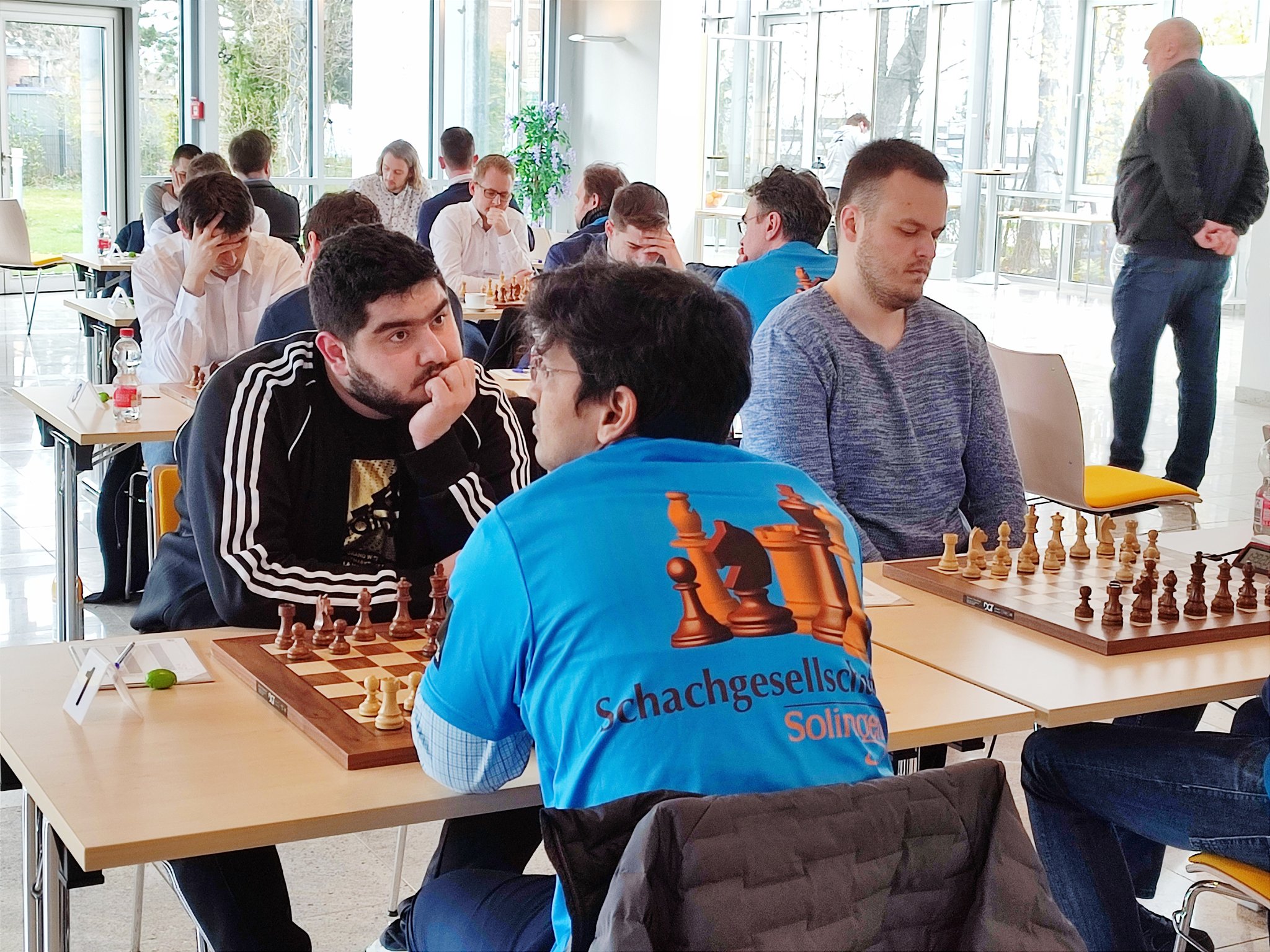 Parham Maghsoodloo am ersten Brett des MSC 1836 gegen Pentala Harikrishna (Solingen). | Foto: Michael Reiß