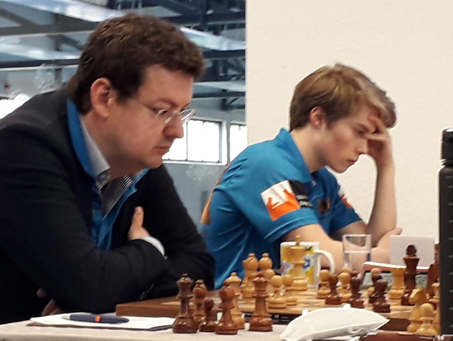Erwin l'Ami und Max Warmerdam blicken auf ein selten erfolgreiches Solinger Schachbundesliga-Wochenende zurück. | Foto: Oliver Kniest/SG Solingen
