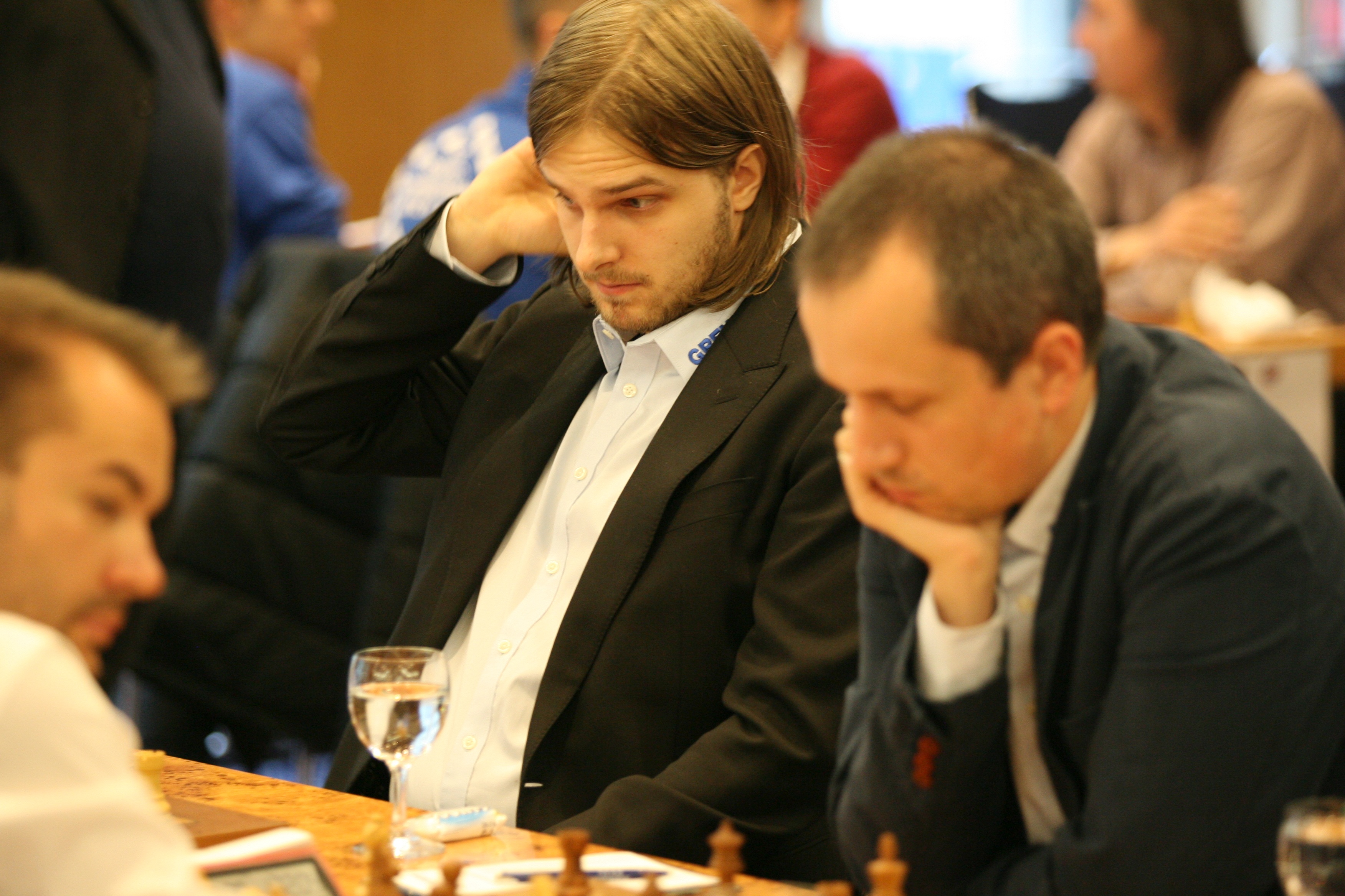 Richard Rapport (links) hätte sich nicht beschweren können, wäre Arik Braun der Zugwiederholung ausgewichen. | Foto: Johannes Winkler